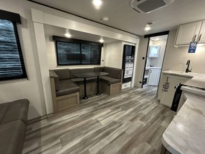 Used 2025 Jayco Jay F-l-i-g-h-t Slx 287BHS camping Truck ready for sale - Product Image 4