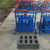 Petite machine portable de fabrication de briques creuses pour usage domestique, très demandée au Nigeria
