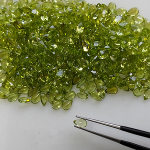 Peridoto Verde Natural 5x4MM Corte Pera, Gemas Sueltas de la Mejor Calidad, Gemas de Montaña Roja Certificadas para Joyería - Product Image 4