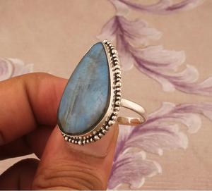 Anillo de labradorita llamativo Anillo apilable de labradorita natural hecha a mano de Plata de Ley 925 para mujer - Product Image 2