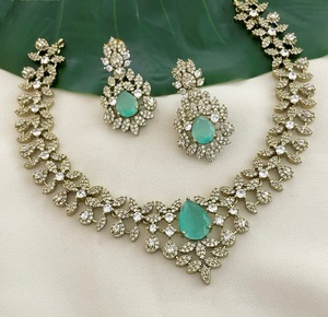 Ethereal Glow Elegance Collar Set Regal Crystal Majesty Diamond Gargantilla para mujeres y niñas para boda o regalo - Product Image 1