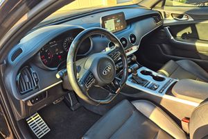 KIA STINGER GT1 2018 d'occasion, conduite à gauche/droite - Product Image 2