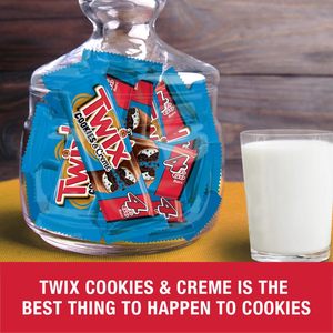 Barra de Galleta de Chocolate con Crema TWIX Cookies & Creme, Tamaño Familiar para Llevar, 2.87 Onzas (Paquete de 20) - Product Image 6