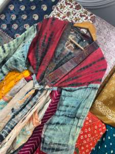 Bata de Sari de seda crepé hecha a mano para mujer, albornoz corto abierto en la parte delantera con Kimono de plumero corto de verano y primavera de retazos - Product Image 4