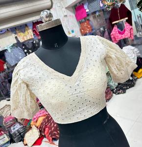 Blouseswala Hakoba 9 Mayorista de blusas tejidas con logotipo frontal para ocasiones de fiesta en India - Product Image 3