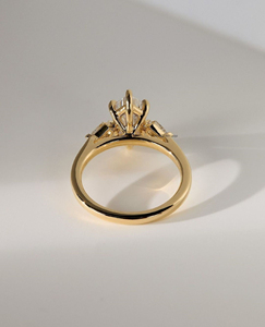 Anillo de tres piedras de diamante de moissanita de corte Marquesa holandés con centro de 2,4 quilates y piedras laterales únicas cortadas con cometa en plata 925 - Product Image 4