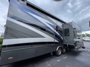 RV USADO V-A-N-L-E-I-G-H RV A-M-B-I-T-I-O-N 399TH MODELO 2023 Listo para la Venta - Product Image 6