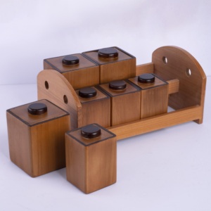 Ensemble d'épices en bois de hêtre à 7 pots en gros |   Support à finition peinte - Product Image 1