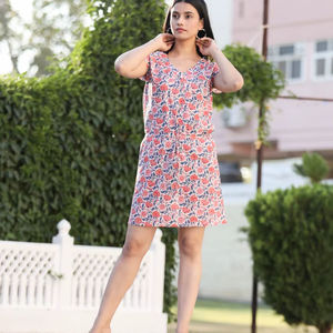 Robe d'été en coton durable fabriquée à la main 100% coton robe droite imprimée florale décontractée pour un usage quotidien robe bloc à la main - Product Image 1