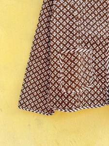 Chaqueta Reversible Marrón Índigo, Chaqueta India Hecha a Mano de Algodón para Mujer, Chaqueta Acolchada Vintage con Ribete a Rayas - Product Image 5