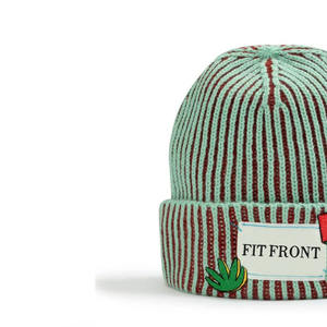 Gorros unisex cálidos y elegantes hechos de acrílico suave, perfectos para el uso en invierno, moda casual o para promoción de marca. - Product Image 3