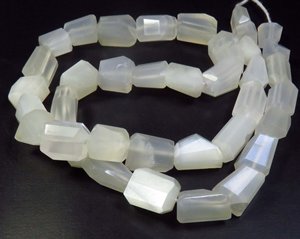 Perles à facettes naturelles en pierre de lune blanche de 16 pouces 7-14mm pierres précieuses en vrac Style pépite pierres de lune à facettes - Product Image 1