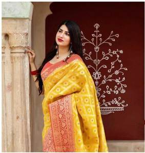 Sari Tradicional Amarillo de Seda Banarasi con Borde Tejido con Hilo Rojo y Pallu para Mujer, para Bodas, Fiestas y Ocasiones Festivas - Product Image 6