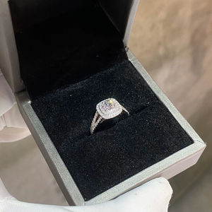 Bague de fiançailles personnalisée en or blanc 14K pour femmes VVS Clarity Lab Grown Princess Cut IGI Certified Set Diamond - Product Image 5