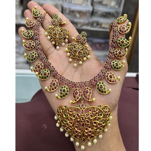 Ensemble collier de luxe plaqué or avec boucles d'oreilles pour femmes et filles ensemble de collier de mariage traditionnel indien pour femmes - Product Image 1