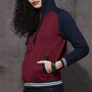 Logotipo personalizado Ropa deportiva Sudadera con capucha en relieve Mujeres Sudaderas con capucha Fleece Sports Gym Workout Crop Hoodies para niñas - Product Image 3