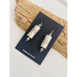 Boucles d'oreilles pendantes Navajo en argent sterling plaqué or 18 carats avec perles de culture d'eau de mer, design baril, forme fleur, or blanc - Product Image 3