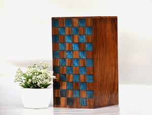 Urne funéraire en résine époxy et bois de rose avec bloc carré souvenir d'urne funéraire artisanale pour animaux de compagnie et humains - Product Image 6