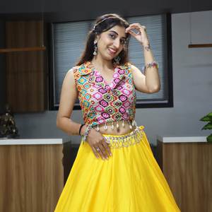 最新设计师纯人造丝棉印花<span class=keywords><strong>Kodi</strong></span>作品Lehenga Choli By FabZone - Product Image 5