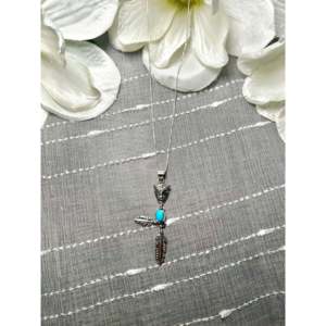 Collier en turquoise Kingman et argent sterling, fabriqué par des artisans Navajo, conçu en forme de flèche, idéal pour un cadeau - Product Image 1