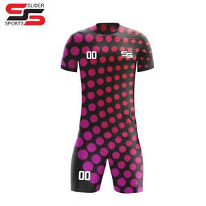Vente en gros d'uniformes de football pour hommes avec col en V sublimation personnalisée Ensemble complet de maillots de football de qualité supérieure - Product Image 5