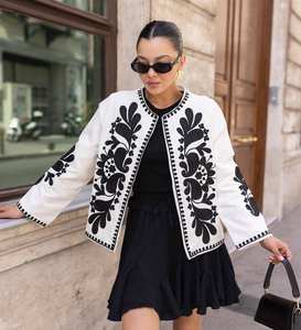 Chaqueta Corta Bordada Ucraniana Suzani Hecha a Mano para Mujer, Abrigo de Otoño 100% Algodón, Estilo Nacional - Product Image 5