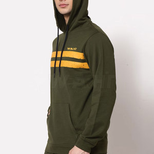Pull à capuche vert olive personnalisé pour hommes hiver sérigraphie rayures jaunes teintes unies avec motif uni - Product Image 3