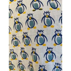 เสื้อเชิ้ตผู้ชายลำลอง ผ้าฝ้าย 100% พิมพ์ลายด้วยมือ 'HAPPY FEET' ผ้าป๊อปลิน ระบายอากาศได้ดี คอจีน ติดกระดุม - Product Image 2