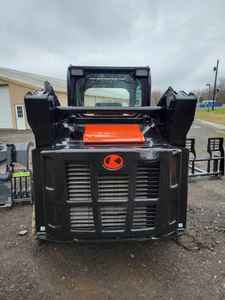 ข้อเสนอที่ดีที่สุด รถตักล้อยางขนาดเล็ก Kubota SVL75-2HFWC รับน้ำหนักได้ 3 ตัน พร้อมอุปกรณ์เสริม ถัง ปั๊มเครื่องยนต์ และเกียร์ - Product Image 6