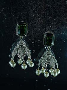 Pendientes de tuerca de moda india de alto grado superventas, cristal de loto brillante y perla con brillo de alta calidad, proveedor directo - Product Image 3