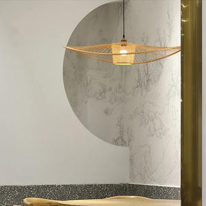 Lampe suspendue en bambou avec abat-jour en bambou tressé offrant un éclairage d'ambiance et une touche de design organique - Product Image 5