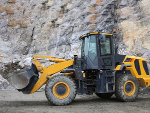 2024 utilisé CAT 420 chargeuse-pelleteuse multifonction avec moteur diesel unique Mini chargeuse avec fixation de godet à vendre - Product Image 5