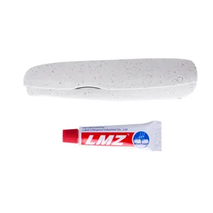 Set da Viaggio Personalizzato Amondo con Spazzolino e Gadget Personalizzati - Product Image 1