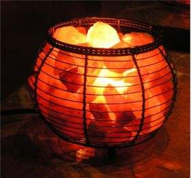 Lampes à panier à tige de fer large avec morceaux de sel dans des tailles personnalisées, lampes à sel de l'Himalaya de qualité supérieure, lampes à sel à bas prix - Product Image 6