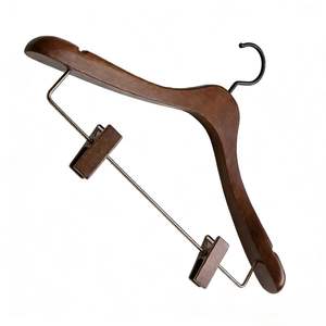 Cintres en <span class=keywords><strong>bois</strong></span> de noyer <span class=keywords><strong>et</strong></span> de hêtre écologiques de qualité supérieure avec pinces en cuivre antique pour l'affichage de la mode de luxe en magasin - Product Image 2