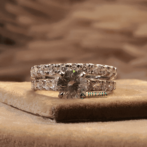 Conjunto nupcial de estilo excelente de diamante de corte redondo para mujer - Product Image 1