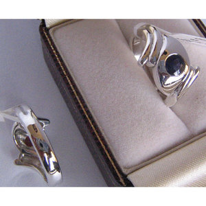 แหวนพลอยไอโอไลต์ธรรมชาติสำหรับผู้หญิงจาก Shah Gems ตัวเรือนเงินแท้ 925 ชุบทองคำชมพูและโรเดียม ประดับแบบฝังขอบ เหมาะสำหรับเป็นของขวัญ - Product Image 1