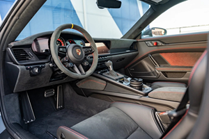 911 GT3 RS Weissach Coupé 2024, entretenu avec soin, moteur 3.9L Flat-Six, transmission automatique, cuir foncé gauche R20 - Product Image 3
