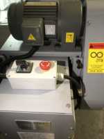 Centre d'usinage vertical CNC avec structure de fraisage rigide et précision stable pour composants automobiles et plaques de moules en acier