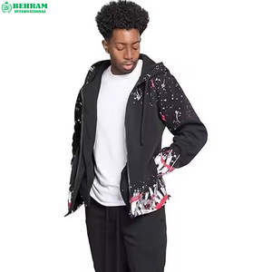 Conjunto Deportivo de Lujo Personalizado con Sudadera con Capucha Estampada y Cintura Elástica, Pantalones con Cordón Ajustable y Efecto Desgastado - Product Image 4
