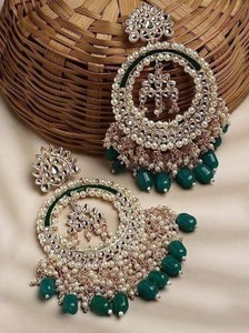 INDIO ÚLTIMO TRADICIONAL KUNDAN CHAPADO EN ORO ALTO CON DISEÑADOR DE PERLAS HERMOSO JUEGO DE PENDIENTES KUNDAN FANCY PARA MUJERES Y NIÑAS - Product Image 5