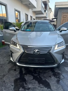 Découvrez notre RX 350 d'occasion 2017 à prix avantageux, couleur argent atomique, moteur 3.5 V6, avec des offres de livraison gratuite. - Product Image 2