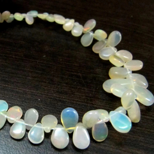 Perles d'opale blanche naturelle d'Éthiopie Welo, tailles de 4x5 mm à 8x12 mm, forme lisse en goutte de poire, forme briolette, brin de 8 pouces pour la fabrication de bijoux - Product Image 1