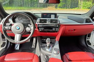Coupé sport de luxe d'occasion 2023, puissant, turbocompressé, 2 portes, voiture de performance avec équipements haut de gamme, sans accident. - Product Image 3