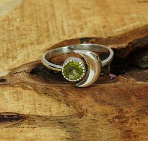Anillo de Peridoto Verde Hecho a Mano, Anillo de Luna de Plata de Ley 925, Joyería con Piedras Preciosas, Elegante Regalo para Mujer - Product Image 4