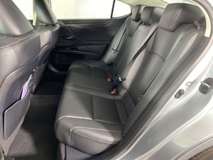 D'occasion en parfait état d'occasion 2024 Lexus ES 350 FWD avec sièges en cuir Intérieur foncé - Product Image 2