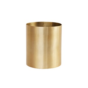 Maceta Redonda Minimalista de Hierro Hecha a Mano con Acabado Dorado, Moderna y de Lujo para Decoración de Hogar, Hotel, Restaurante, Centro Comercial y Jardín - Product Image 1