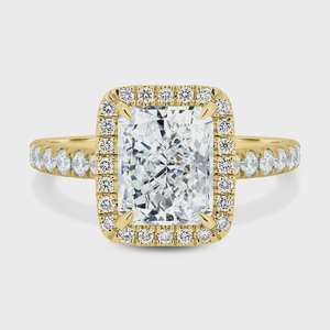 Bague de fiançailles créative en or jaune 14K plaqué platine avec halo de diamants de laboratoire taille radiant de 4,00 carats et bande pavée - Product Image 1