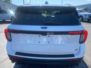 2024 Explorer ST AWD Automático Asientos de Cuero Volante a la Izquierda R18 Techo Panorámico 50001-75000 Millas Título Limpio Sin Accidentes - Product Image 4