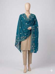 Hiyab Largo y Grande para Mujer, Estilo Dubái, de Algodón Voile con Diseño Floral Rojo y Dorado, Bordado con Pedrería, Transpirable, Ligero y Suave - Product Image 4